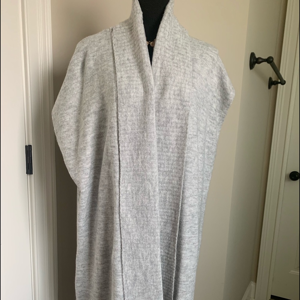 Sleeveless duster